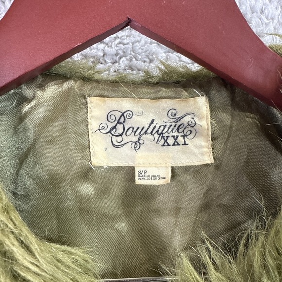 Forever‎ 21 Lime Green Faux Fur Vest Sleeveless S Shaggy Cozy Boho Chic Y2K 90s - Picture 3 of 7